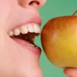 woman-eat-apple