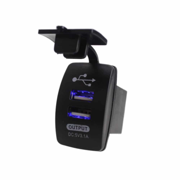 USB aljzat autóba