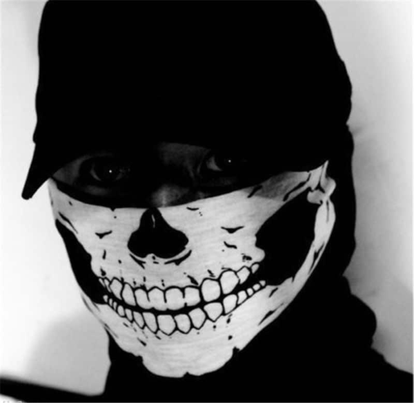 Koponyás maszk fehér