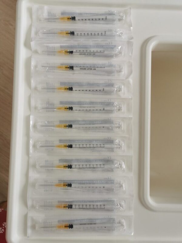 Fecskendő 3200 db, 1ml 25GX1" holttérmentes, levehető tűvel