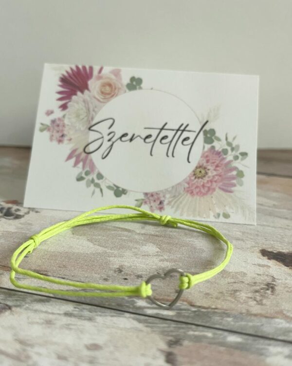 product_image_1723895905.jpg Világoszöld csúszócsomós karkötő rozsdamentes acél szívvel, laminált kártyával, "Szeretettel" felirattal