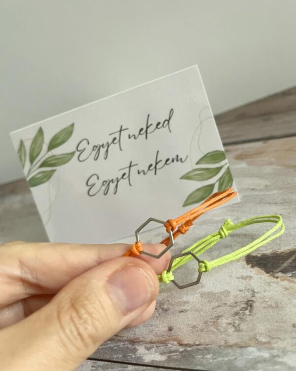 product_image_1723896184.jpg Hatszög - narancs-zöld karkötő szett laminált kártyával