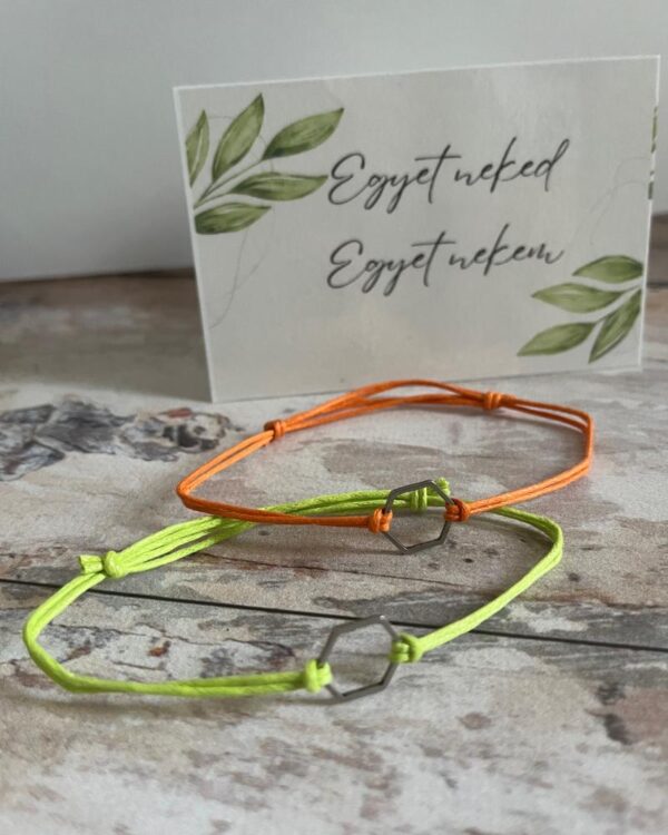 product_image_1723896238.jpg Hatszög - narancs-zöld karkötő szett laminált kártyával