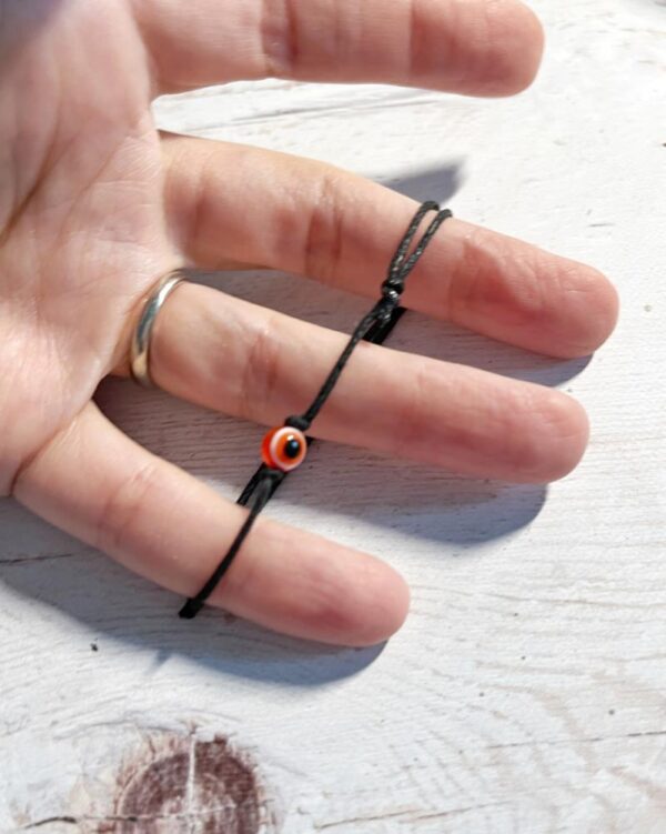 Fekete csúszócsomós karkötő piros Nazar szeme amulettel