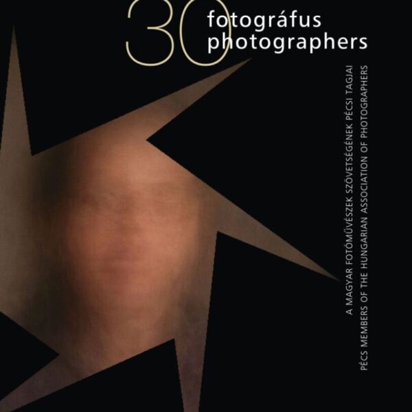 122143935_9786151110188.jpg 30 fotográfus
